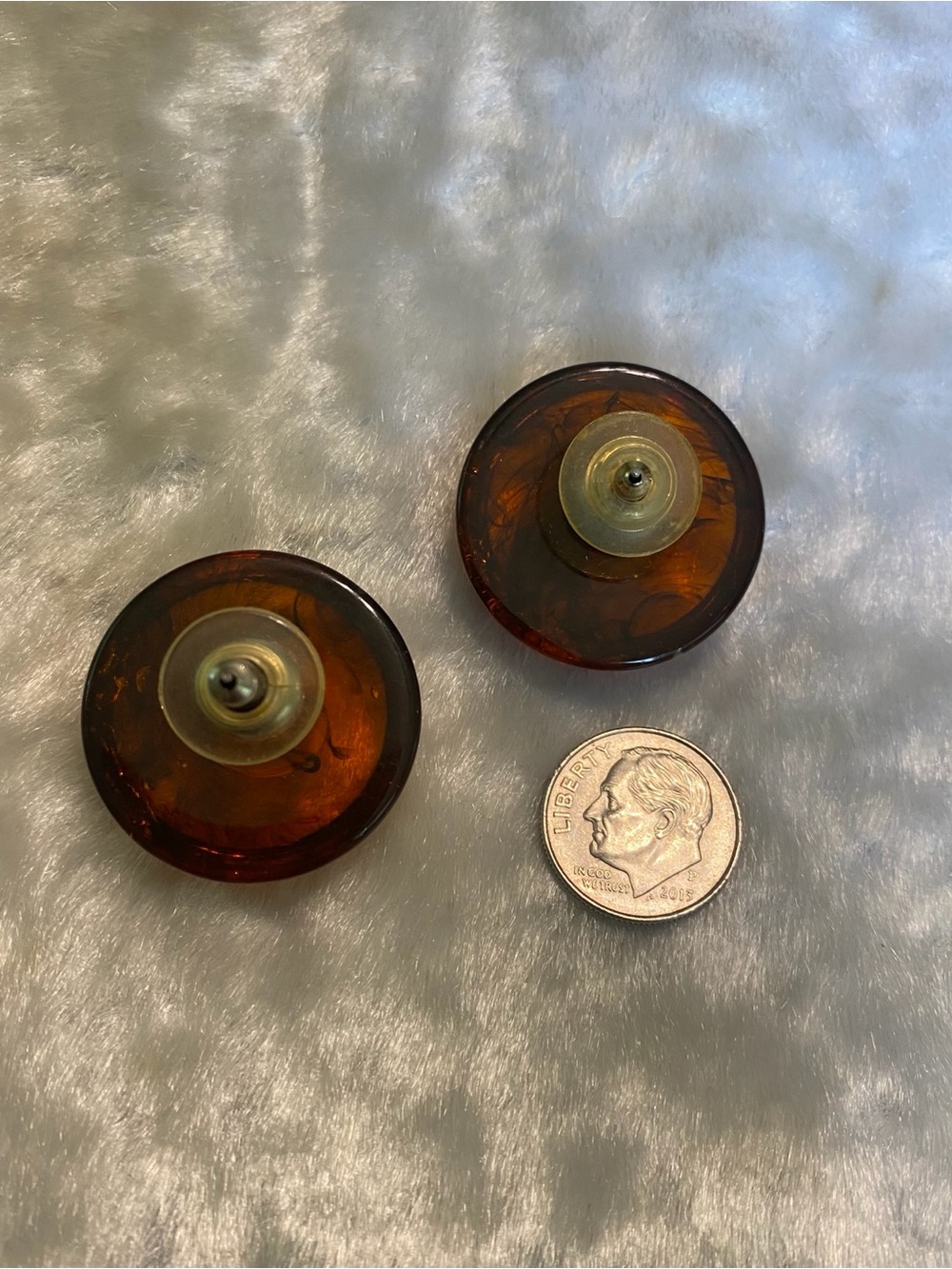 🍀VTG Bakelite Large Dome Tortoise Earrings - Picture 2 of 2